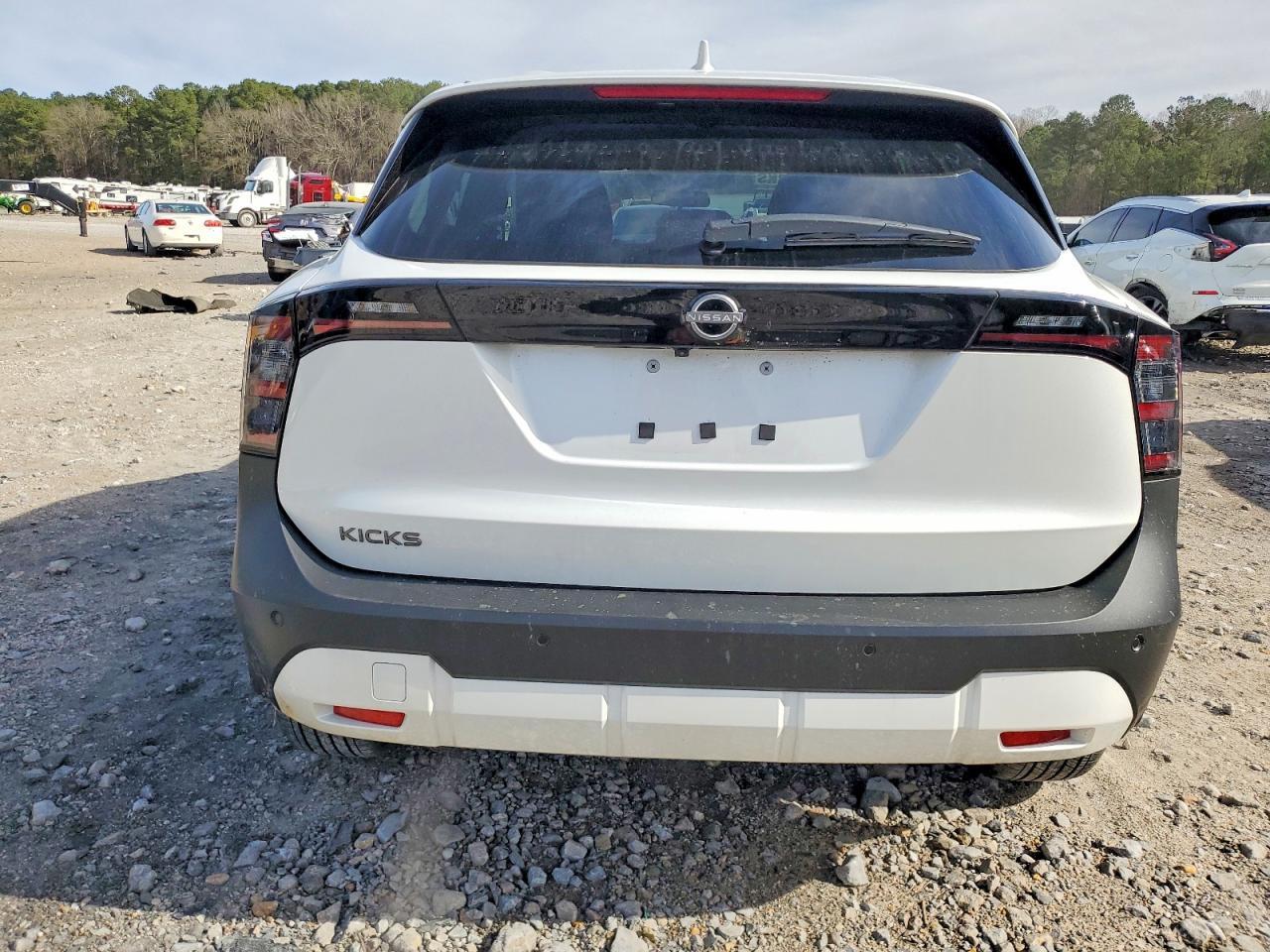 2025 NISSAN KICKS