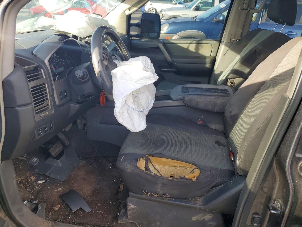 2005 NISSAN Titan