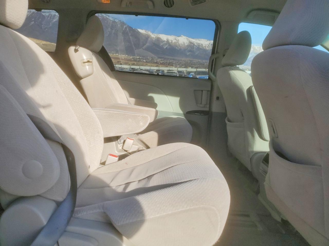 2014 TOYOTA SIENNA