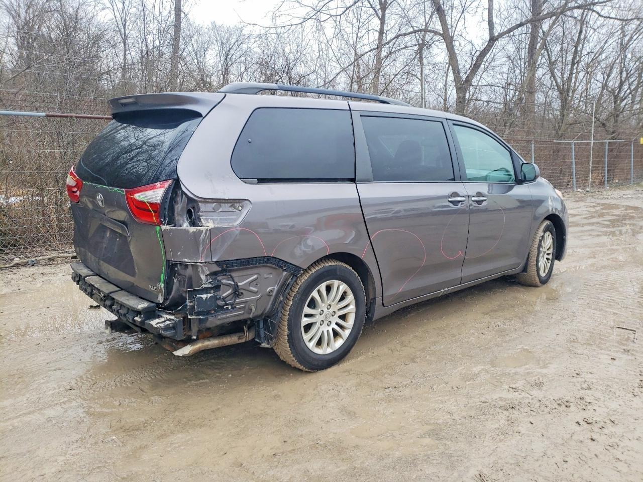 2015 TOYOTA SIENNA