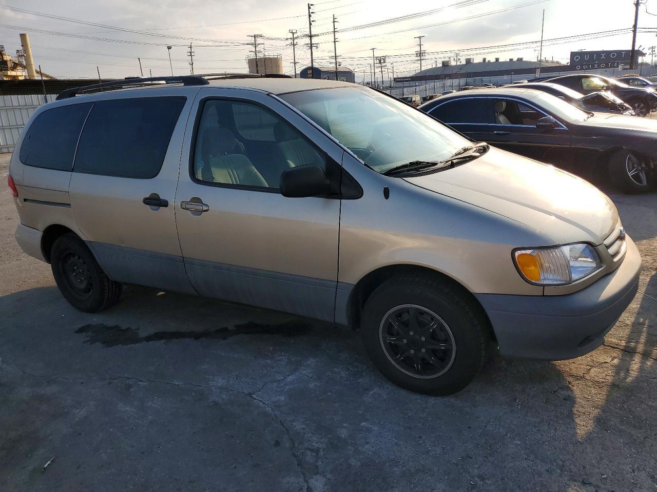 2002 TOYOTA SIENNA