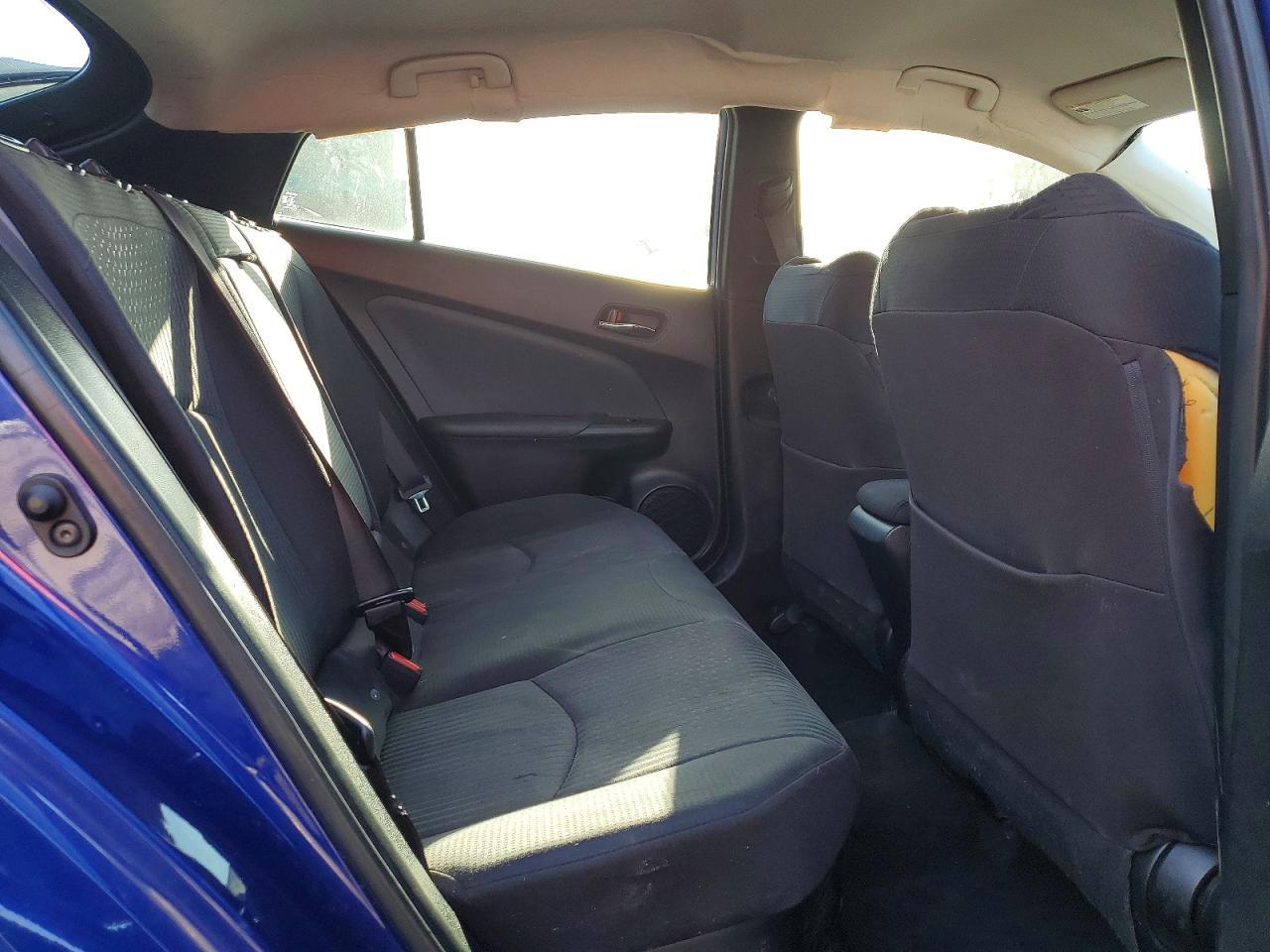 2016 TOYOTA PRIUS
