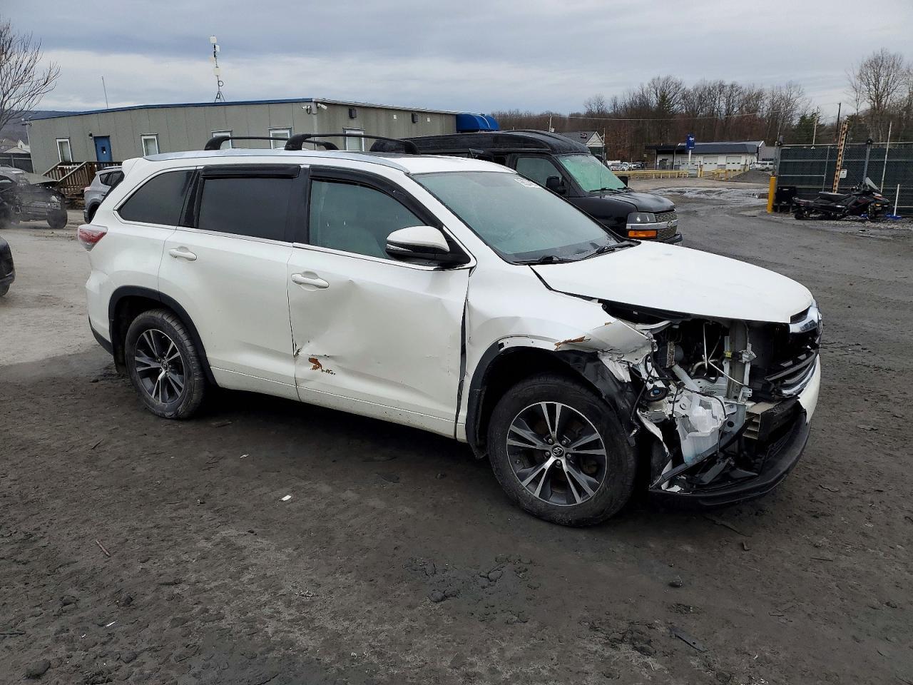 2016 TOYOTA HIGHLANDER