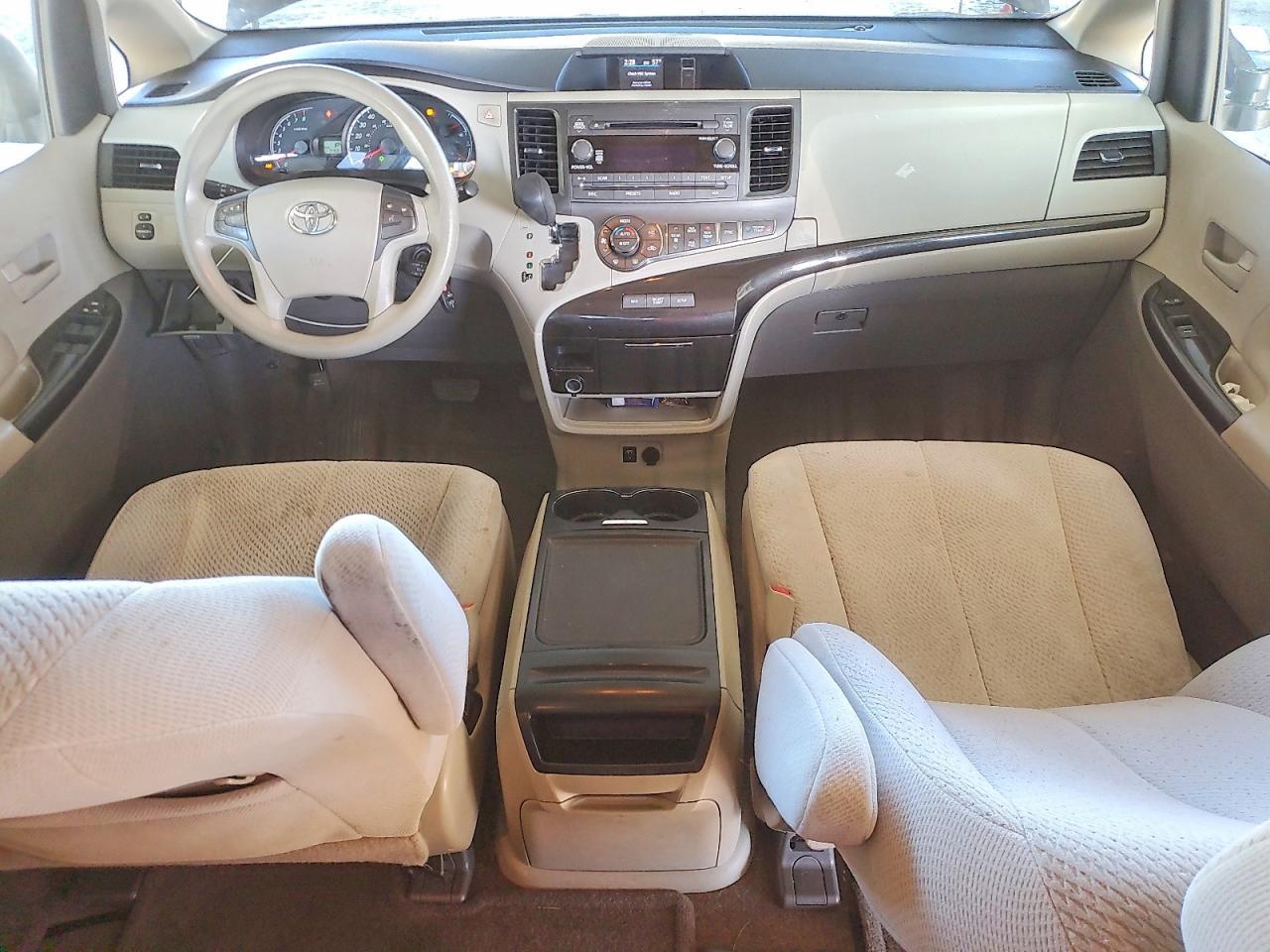2013 TOYOTA SIENNA