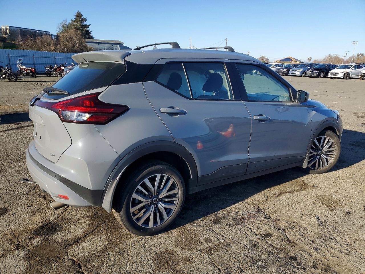 2021 NISSAN KICKS