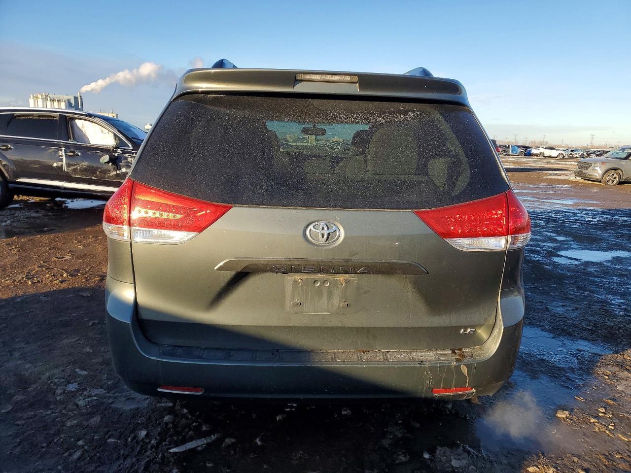 2014 TOYOTA SIENNA