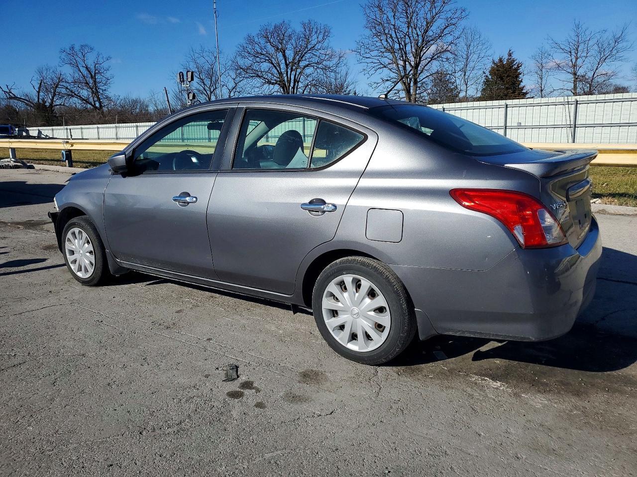 2017 NISSAN VERSA