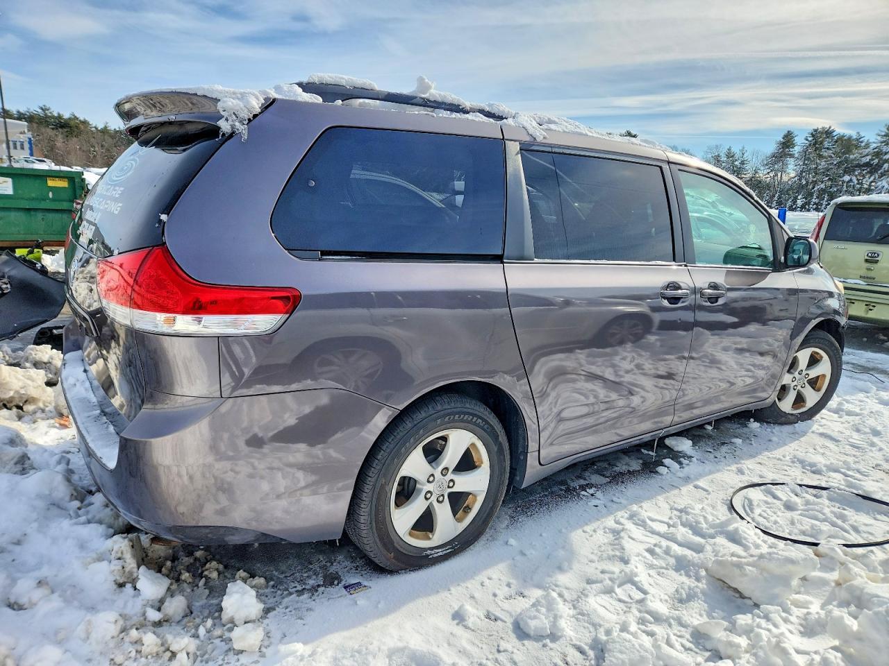 2011 TOYOTA SIENNA
