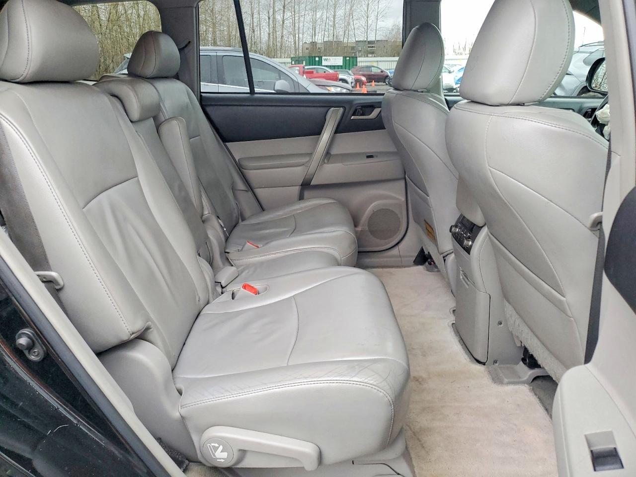 2010 TOYOTA HIGHLANDER