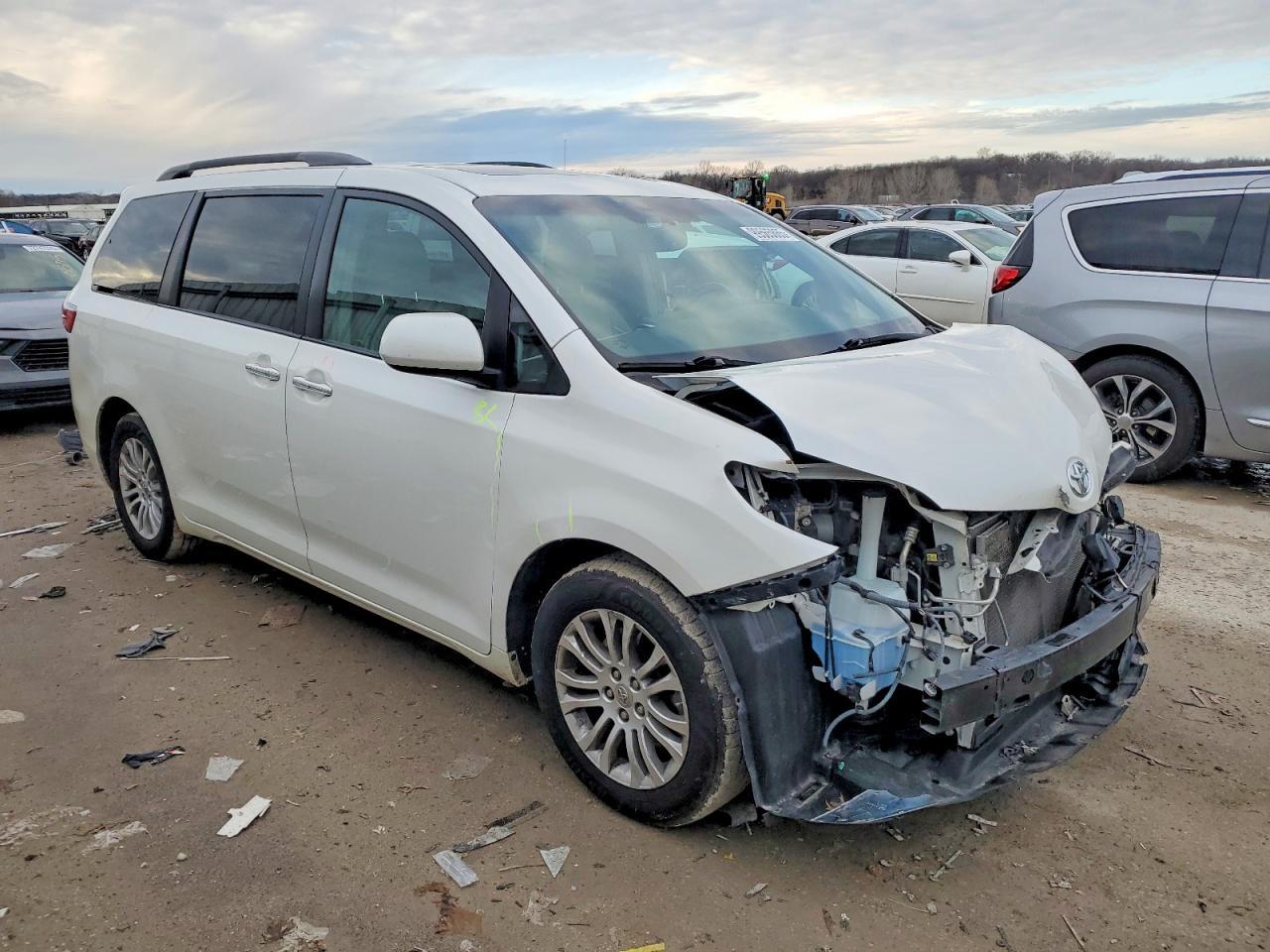 2015 TOYOTA SIENNA