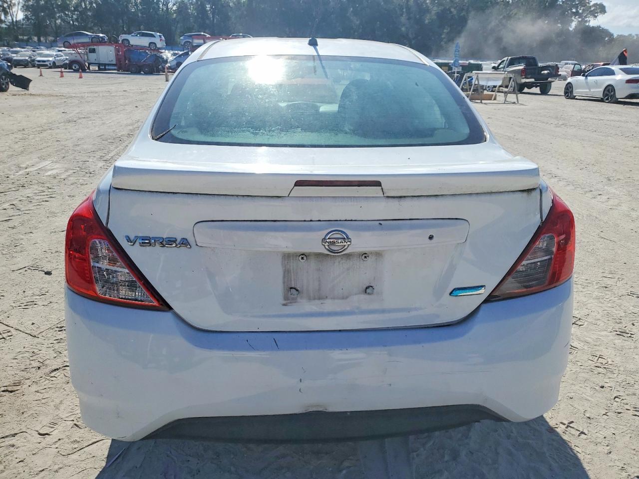 2015 NISSAN VERSA