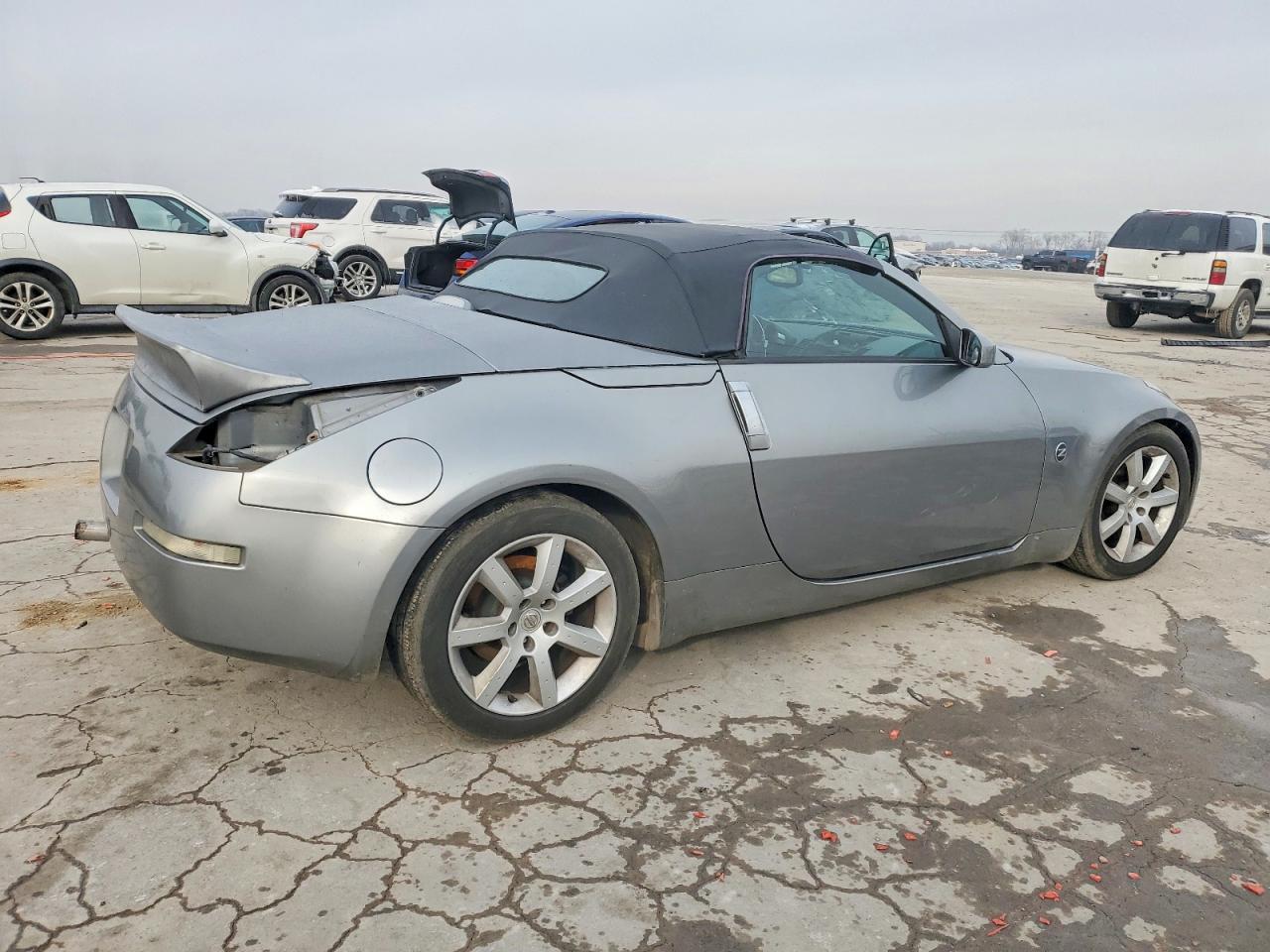 2004 NISSAN Z