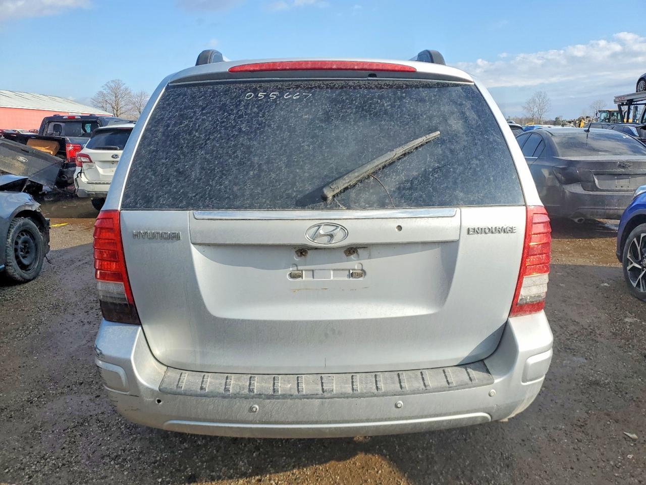 2008 HYUNDAI Entourage