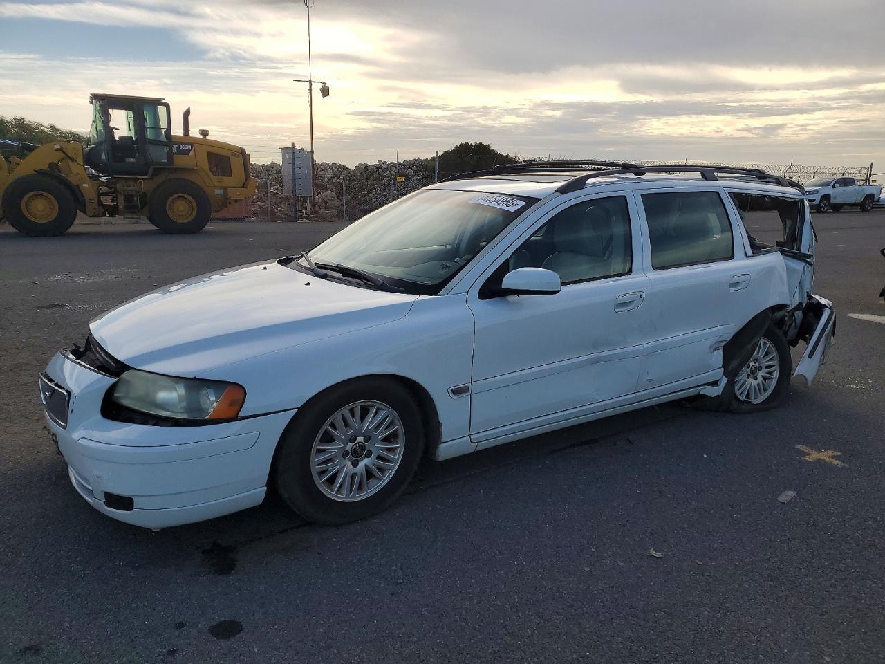 2005 VOLVO V70
