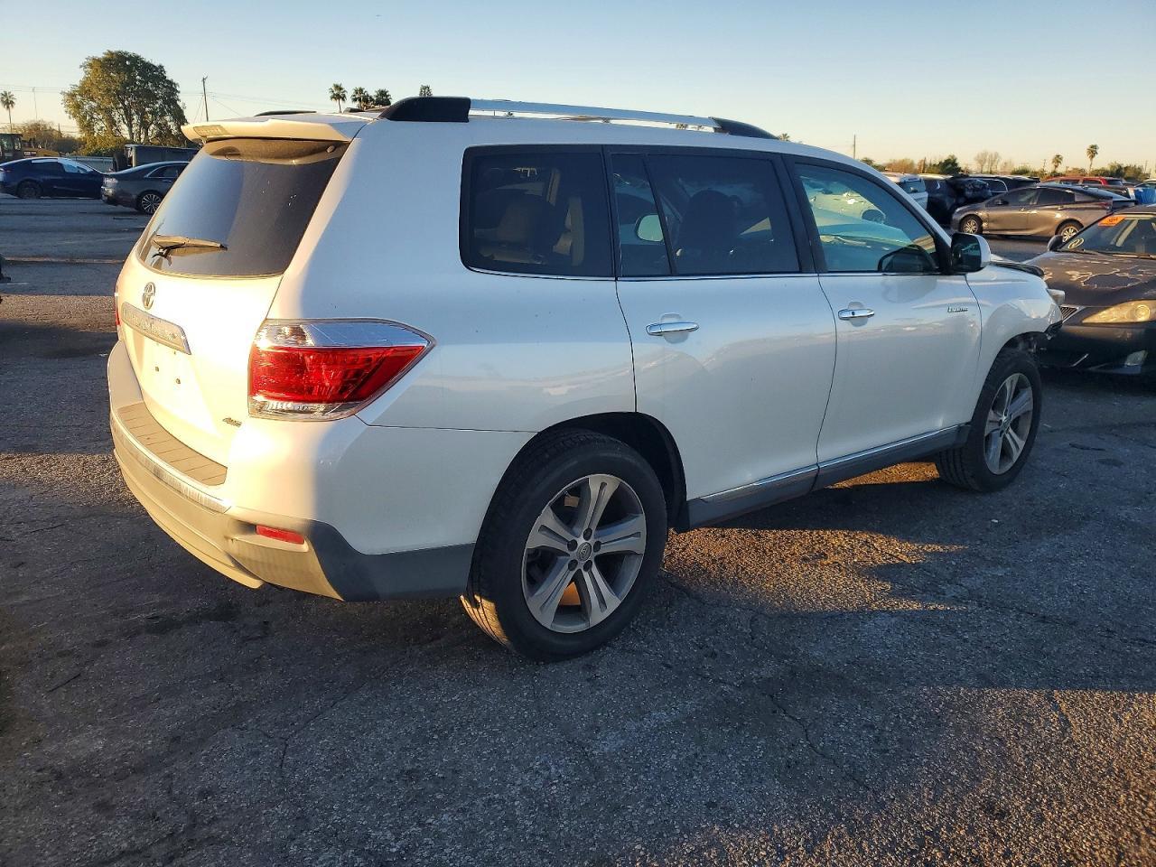 2011 TOYOTA HIGHLANDER