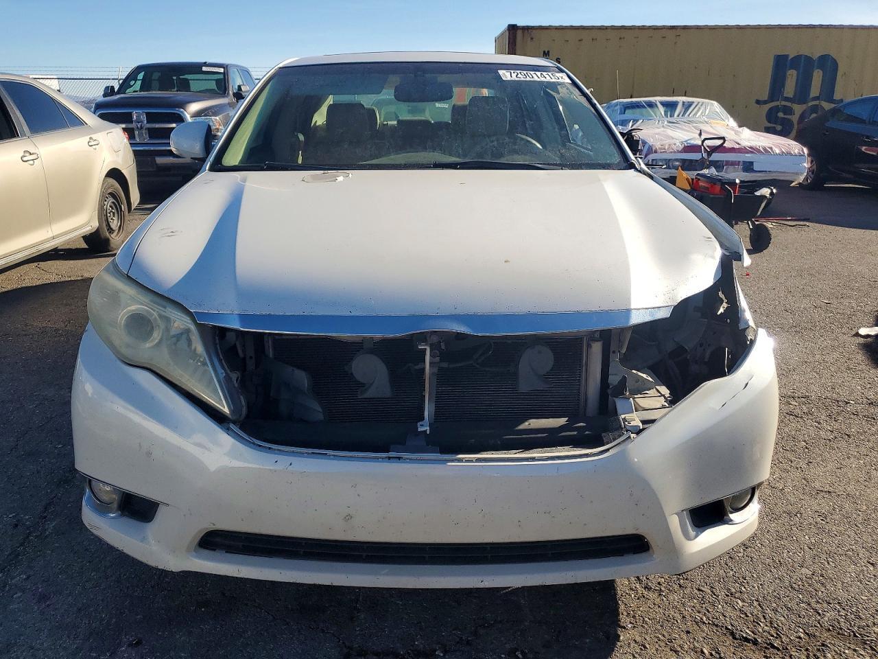 2011 TOYOTA Avalon
