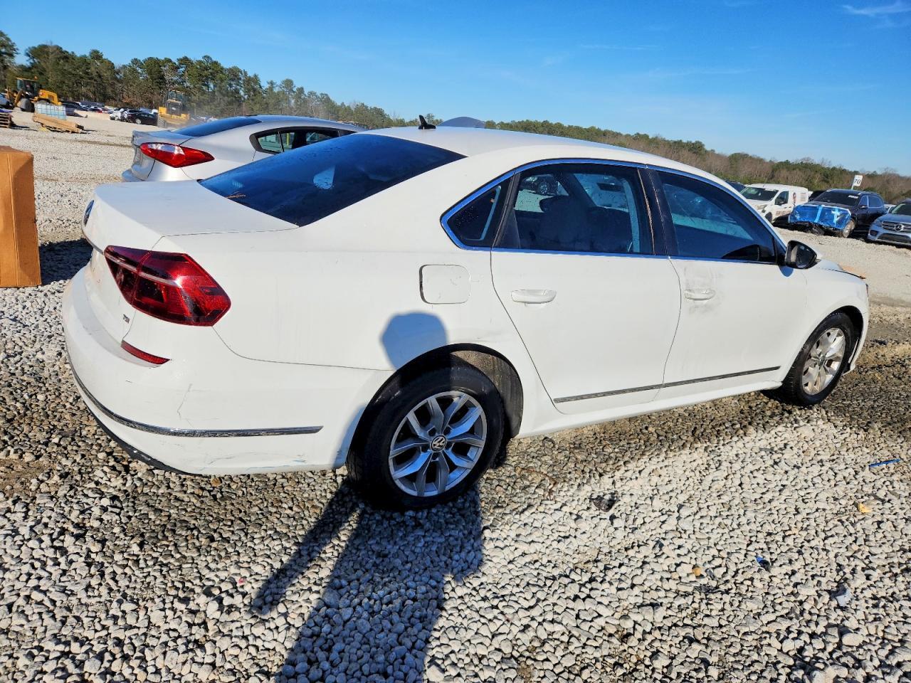 2017 VOLKSWAGEN Passat