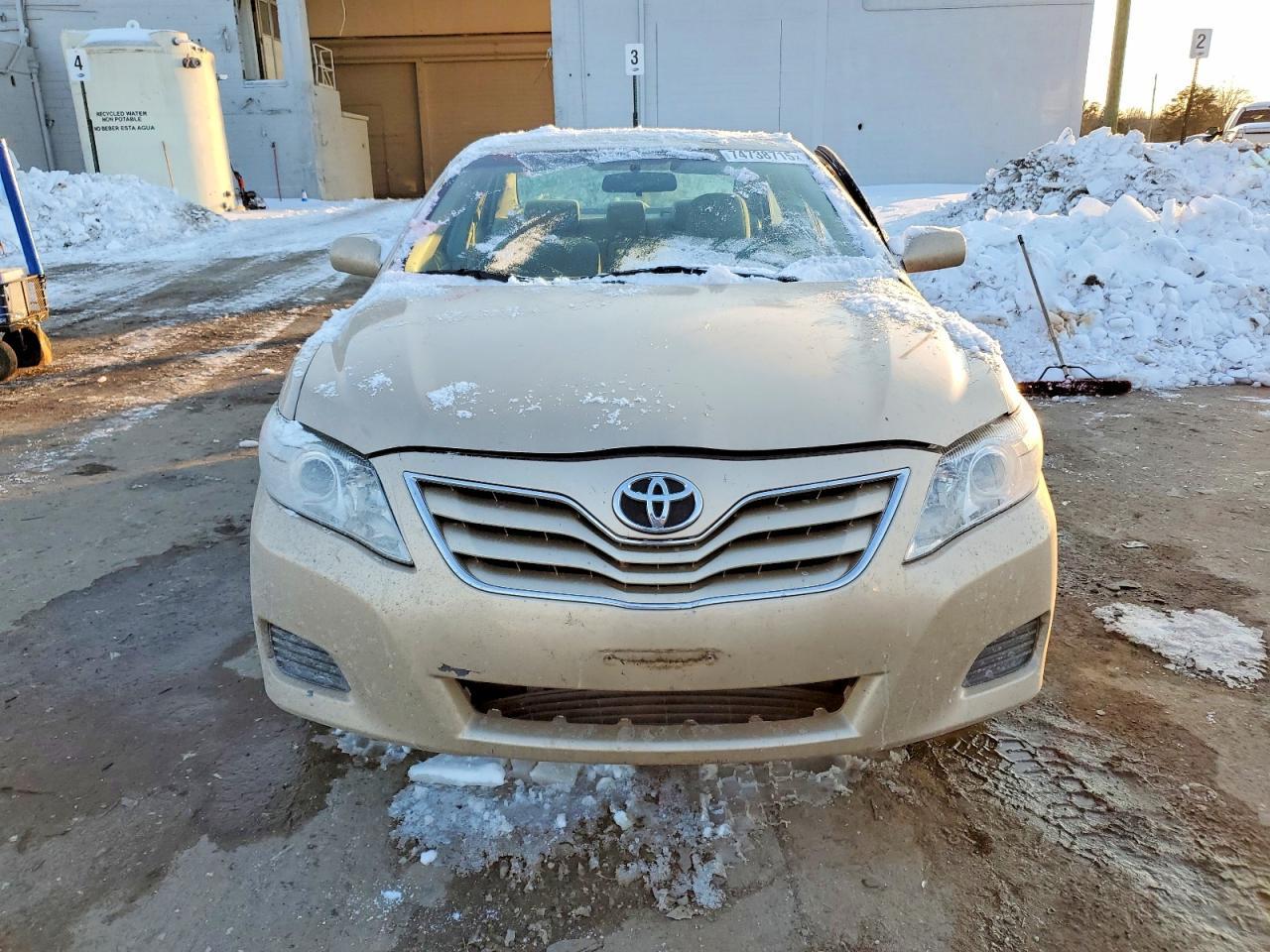 2010 TOYOTA CAMRY