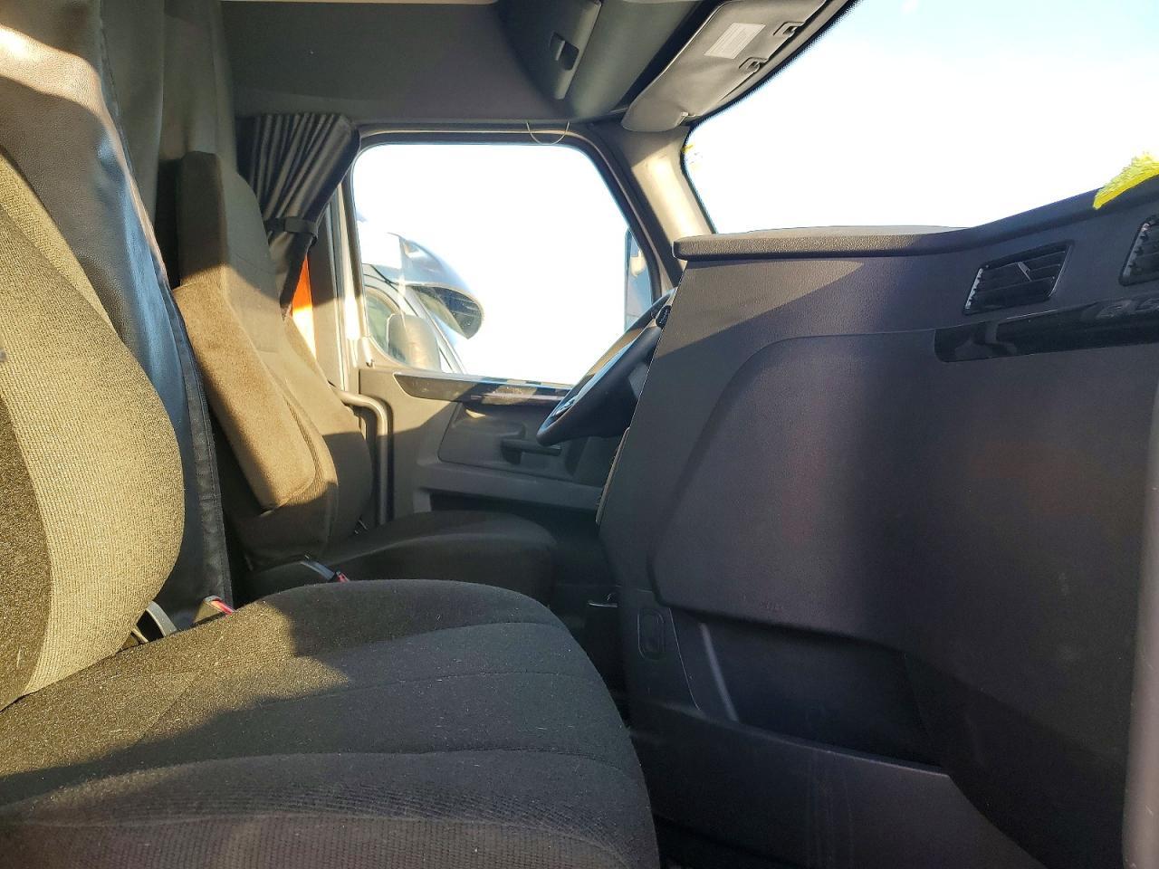 2023 FREIGHTLINER CASCADIA 126