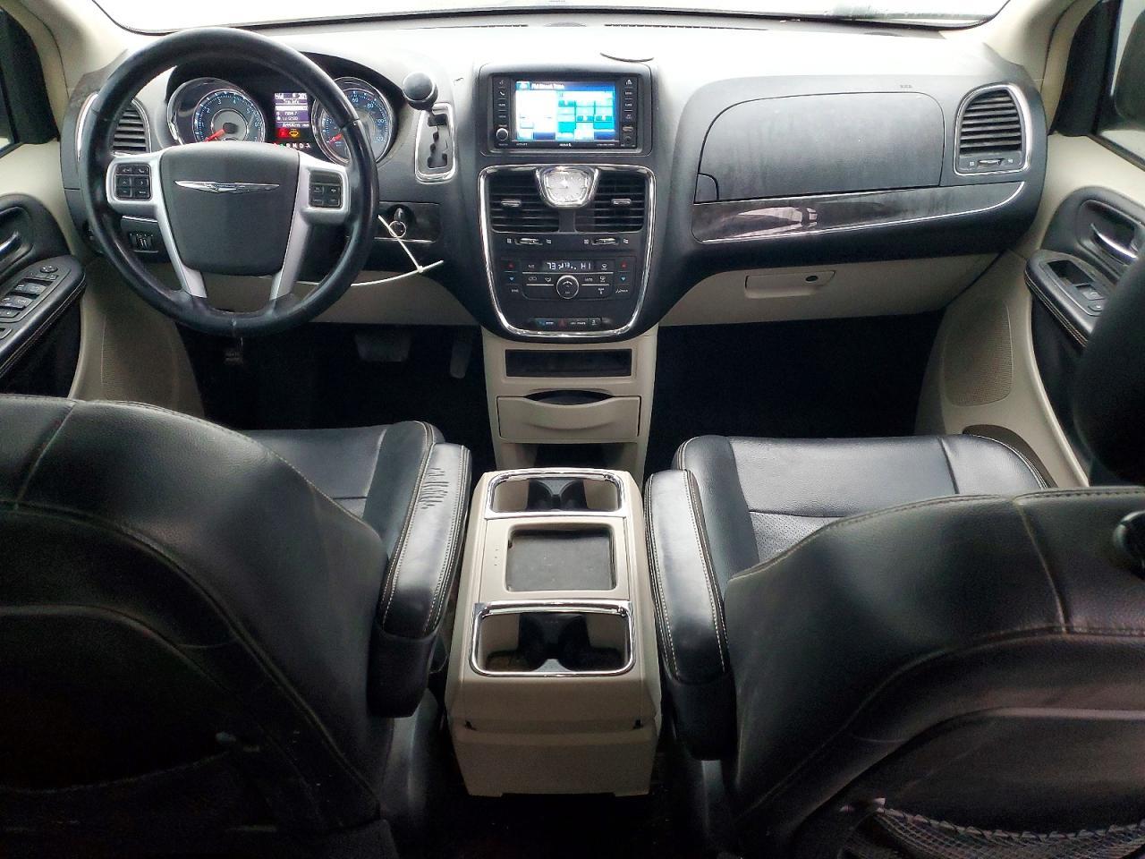 2012 CHRYSLER Town & Country