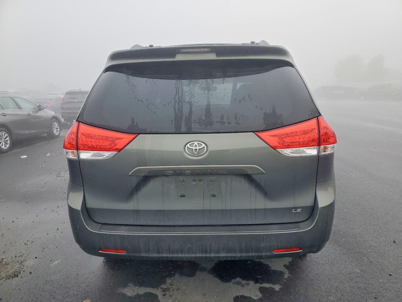 2013 TOYOTA SIENNA