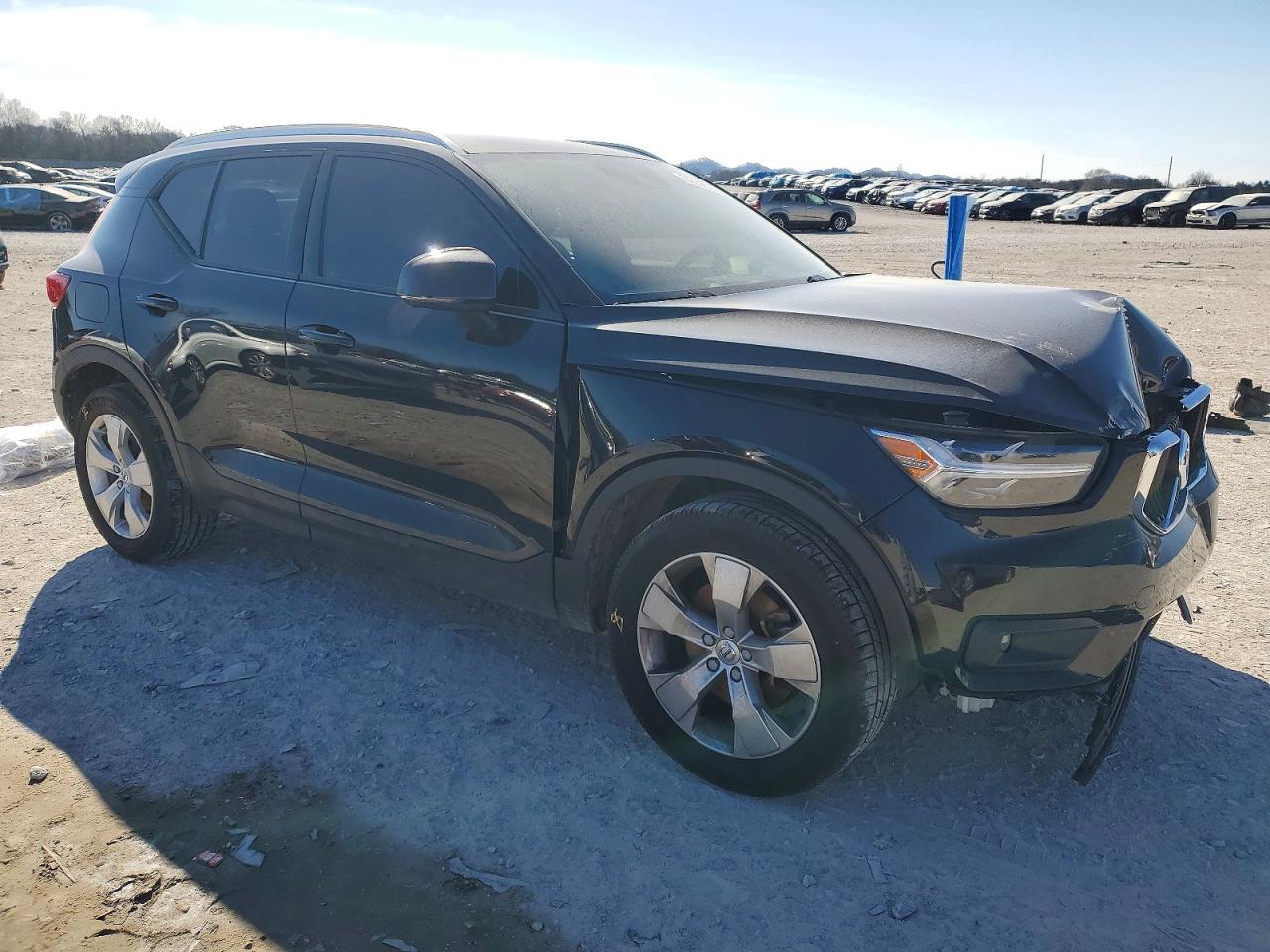2021 VOLVO XC40