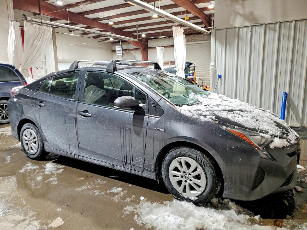 2016 TOYOTA PRIUS