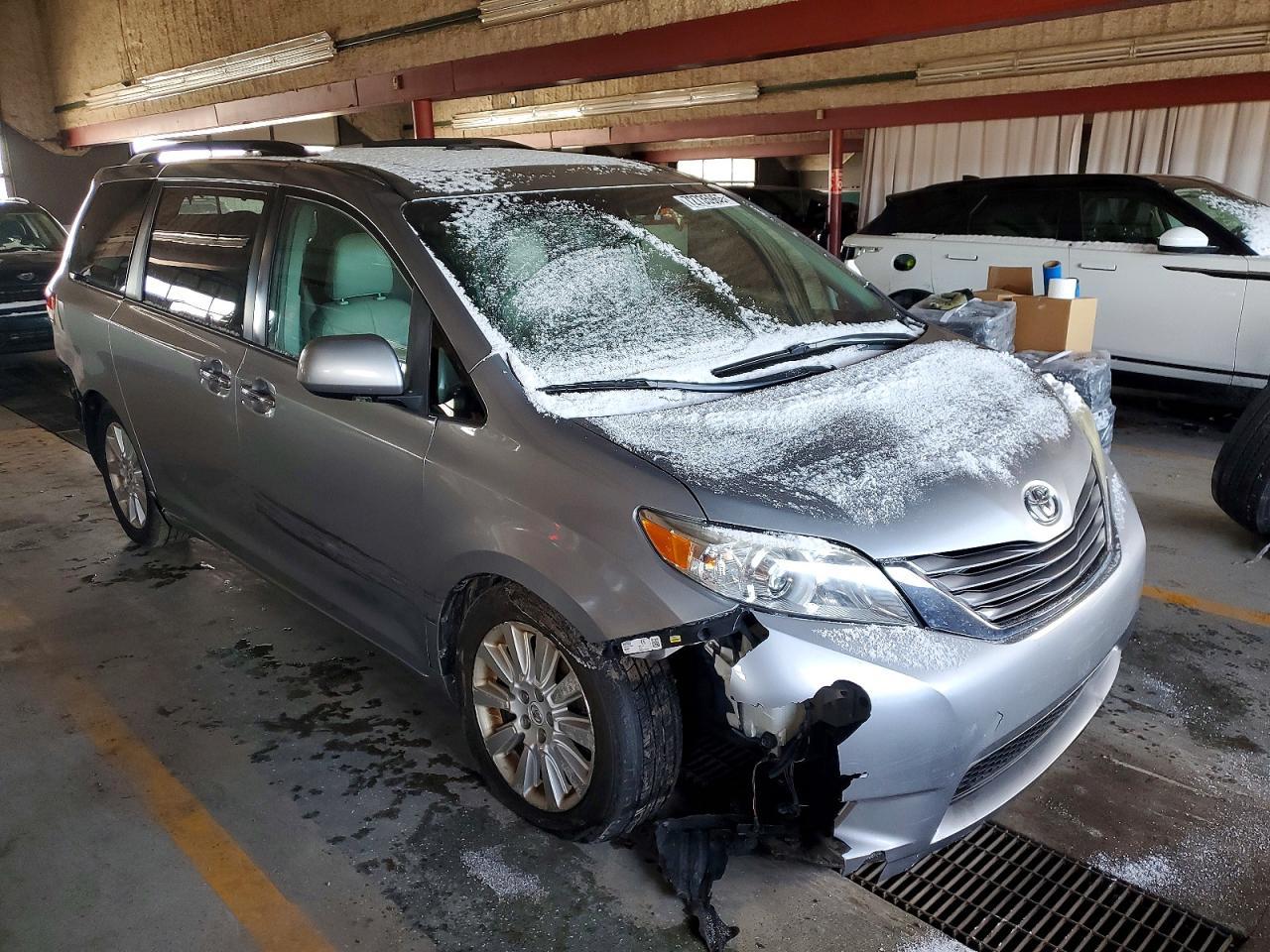 2012 TOYOTA SIENNA