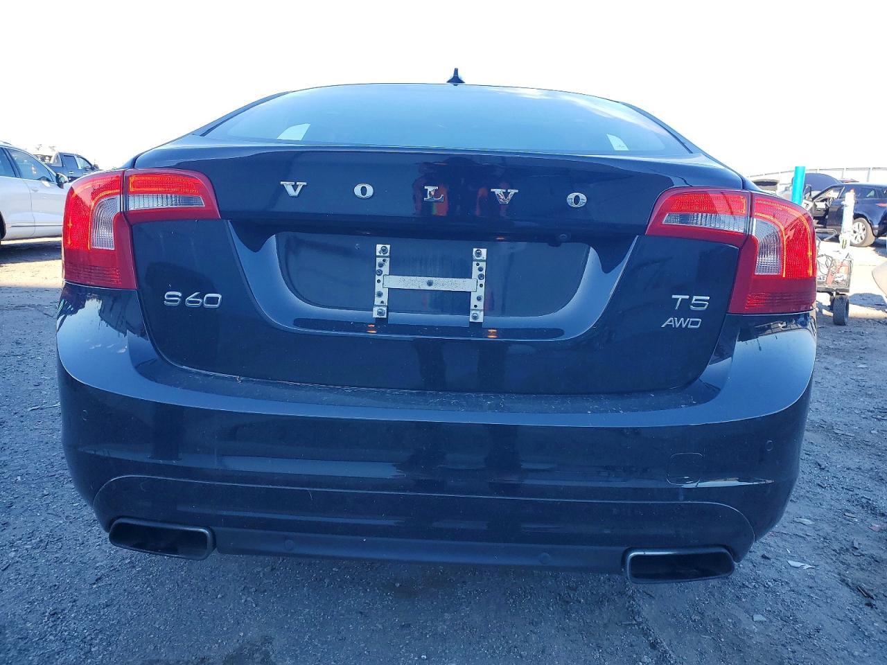 2015 VOLVO S60