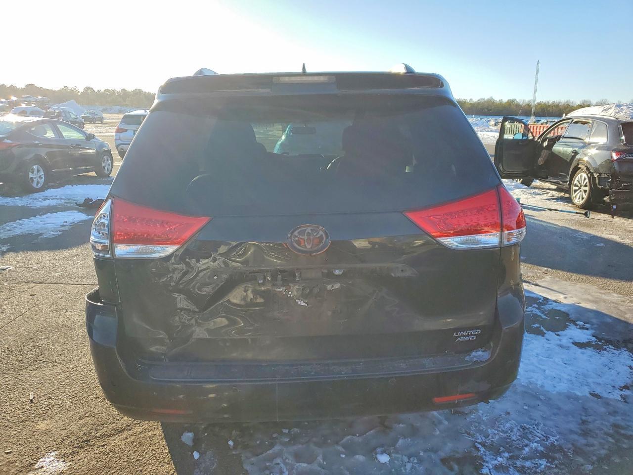 2014 TOYOTA SIENNA