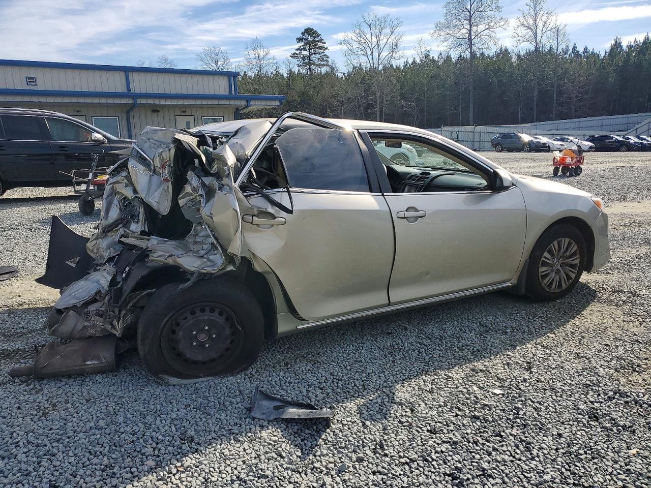 2014 TOYOTA CAMRY