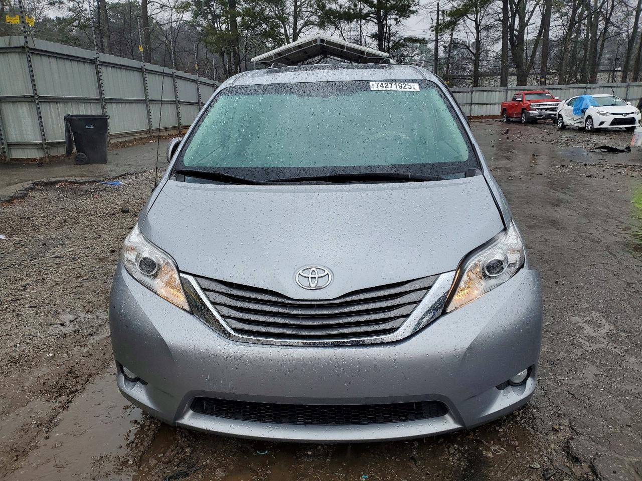 2014 TOYOTA SIENNA
