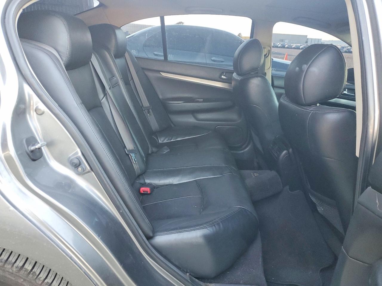 2013 INFINITI G37