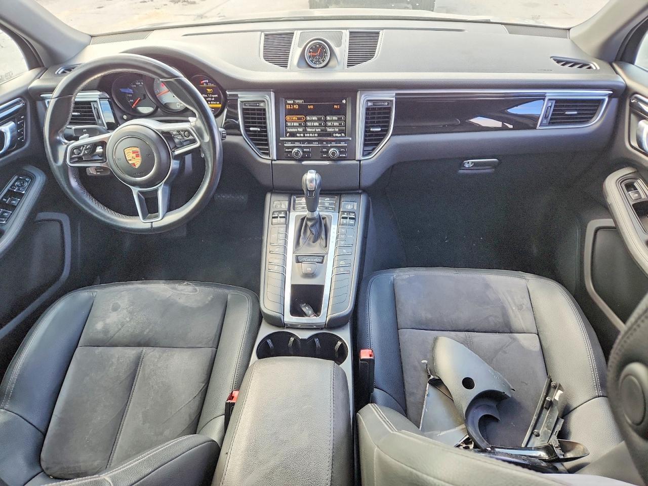 2015 PORSCHE Macan