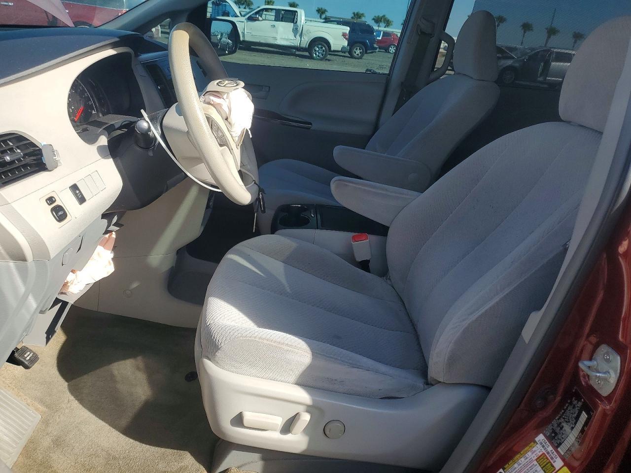 2013 TOYOTA SIENNA