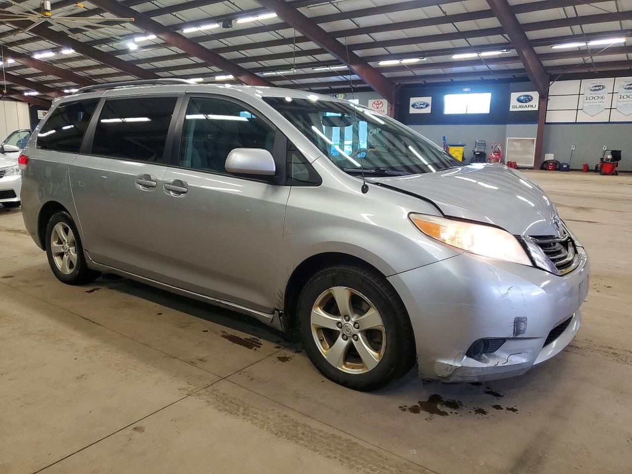 2012 TOYOTA SIENNA