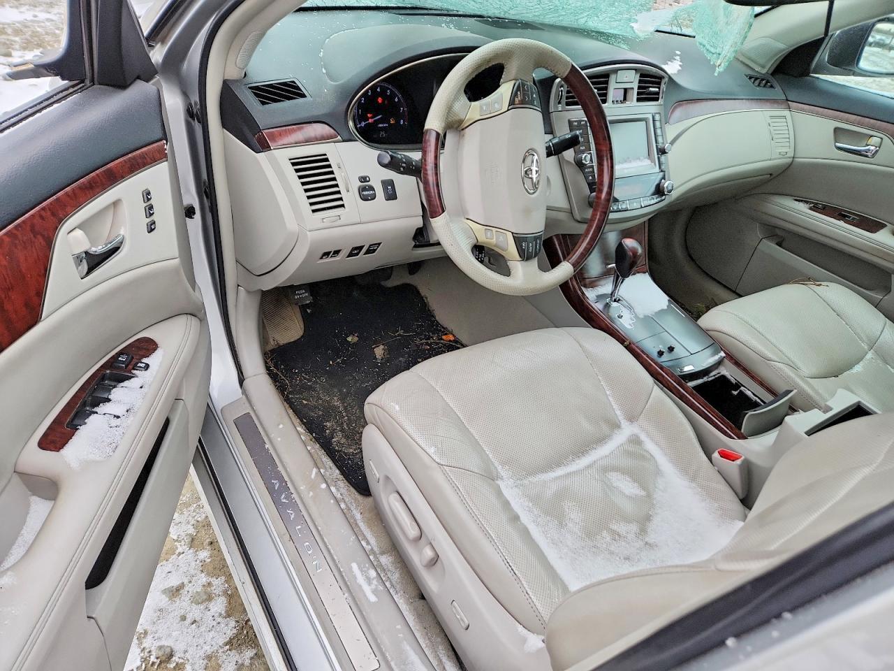2011 TOYOTA Avalon