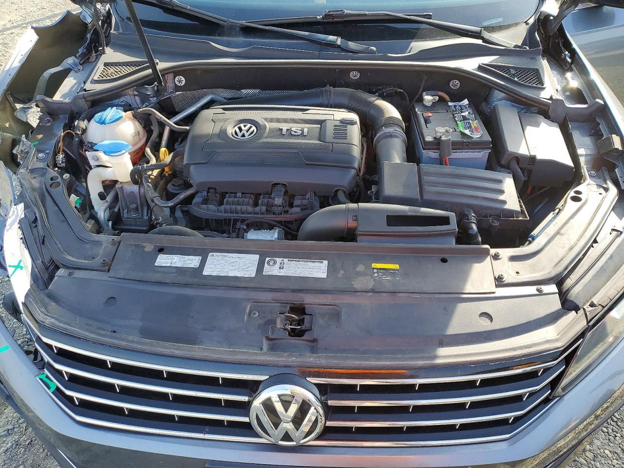 2016 VOLKSWAGEN Passat