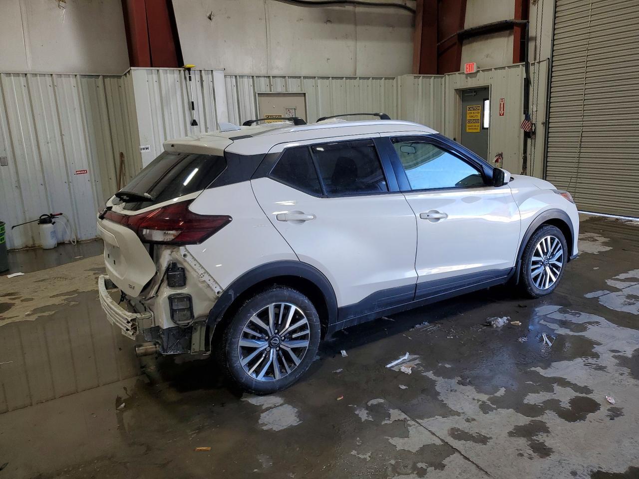 2023 NISSAN KICKS