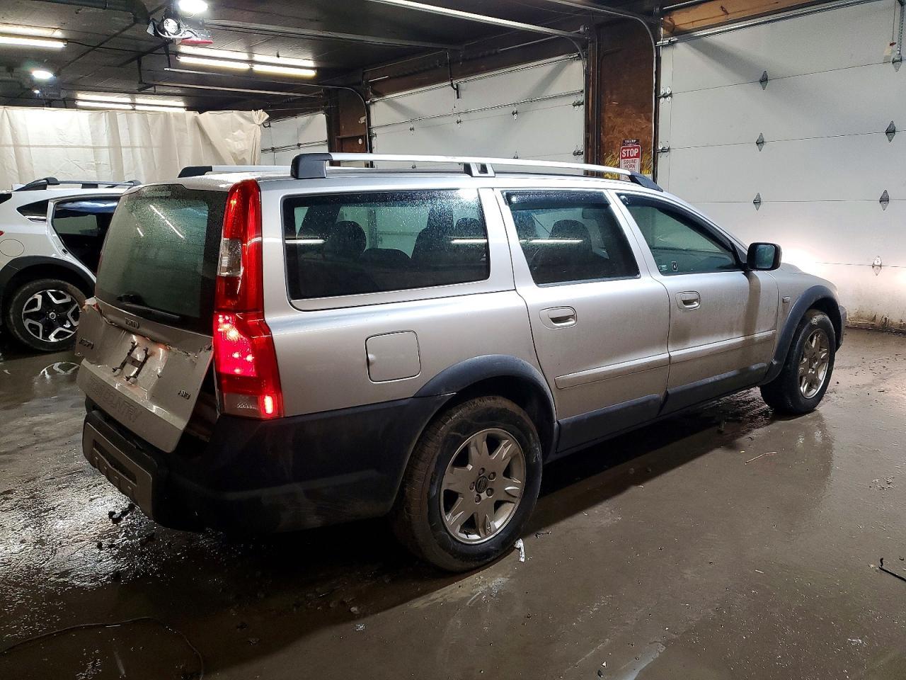 2005 VOLVO XC70