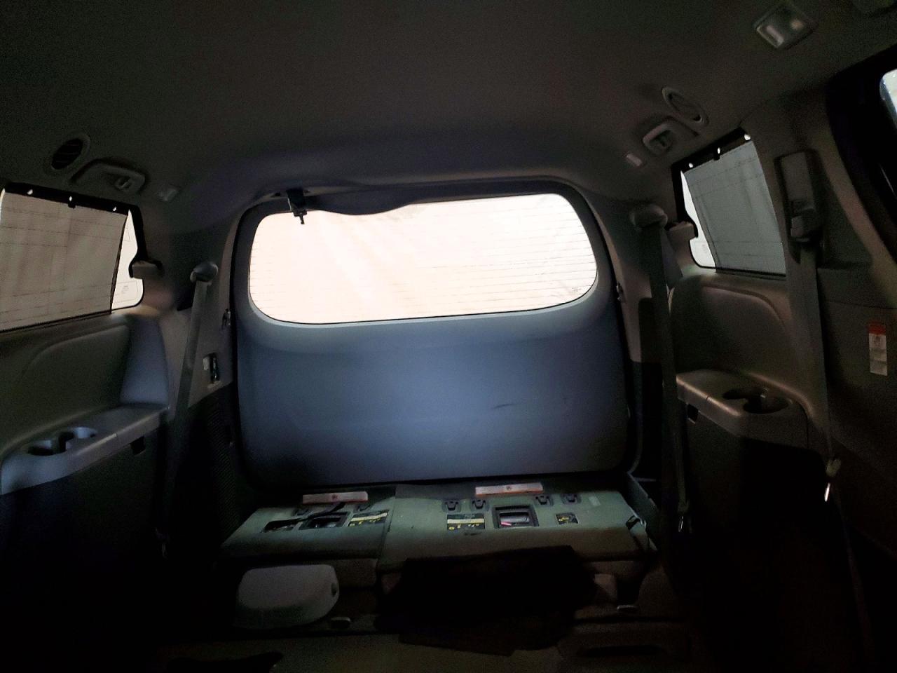 2016 TOYOTA SIENNA