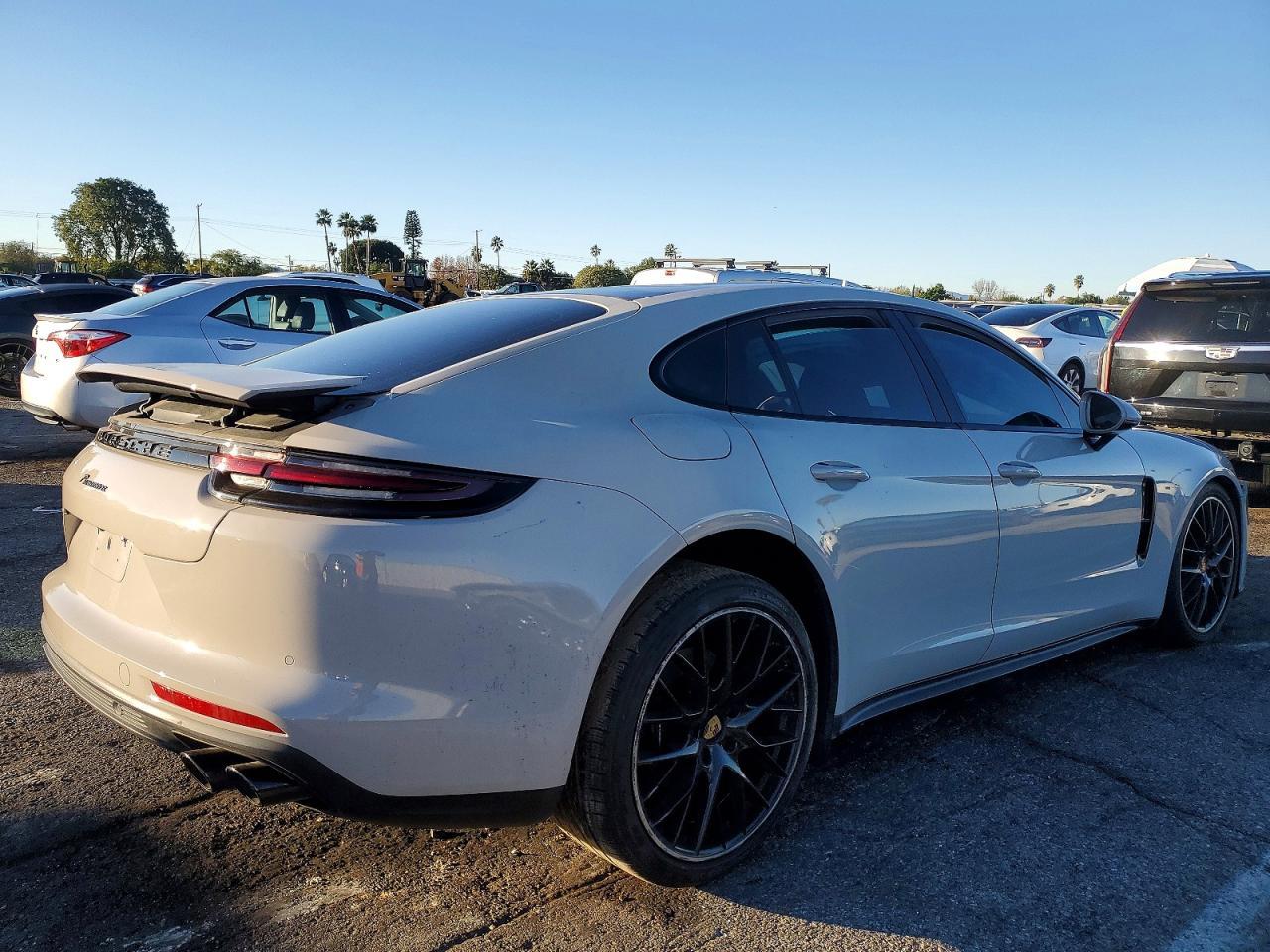 2019 PORSCHE Panamera
