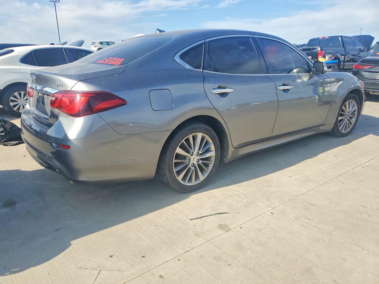 2017 INFINITI Q70
