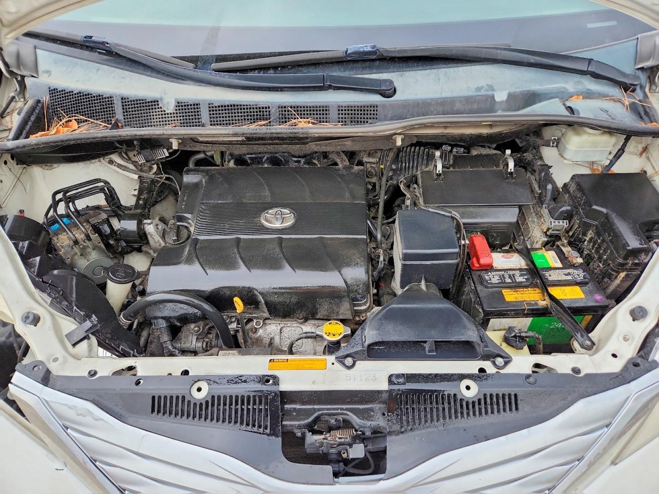 2012 TOYOTA SIENNA
