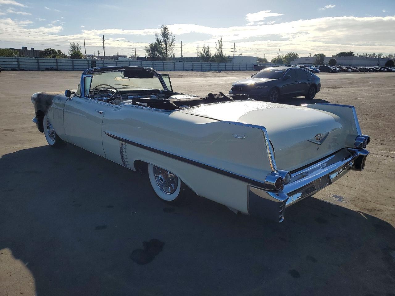 1957 CADILLAC Coupe Devi