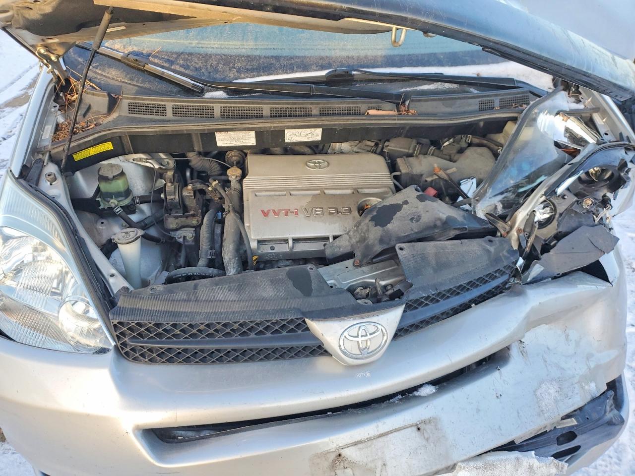 2004 TOYOTA SIENNA