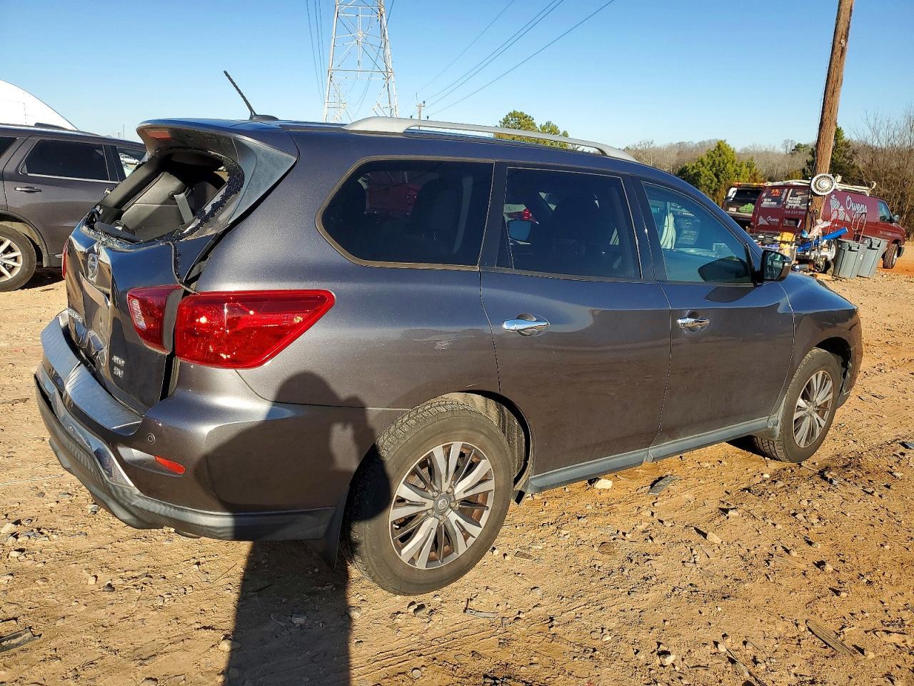 2017 NISSAN PATHFINDER