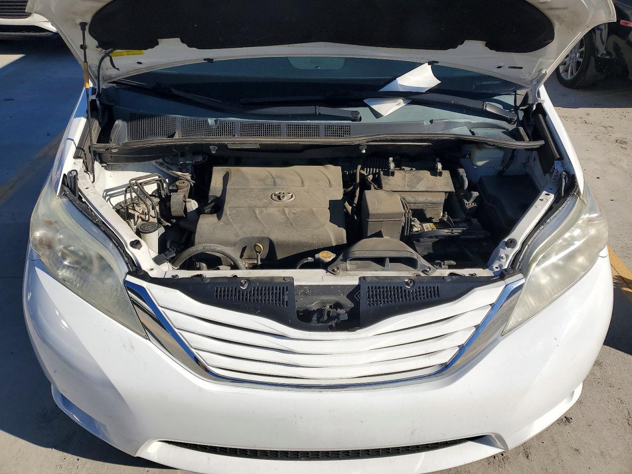 2015 TOYOTA SIENNA