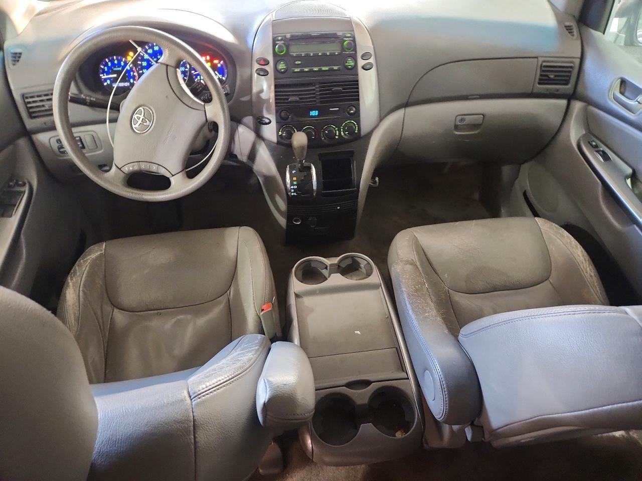 2009 TOYOTA SIENNA