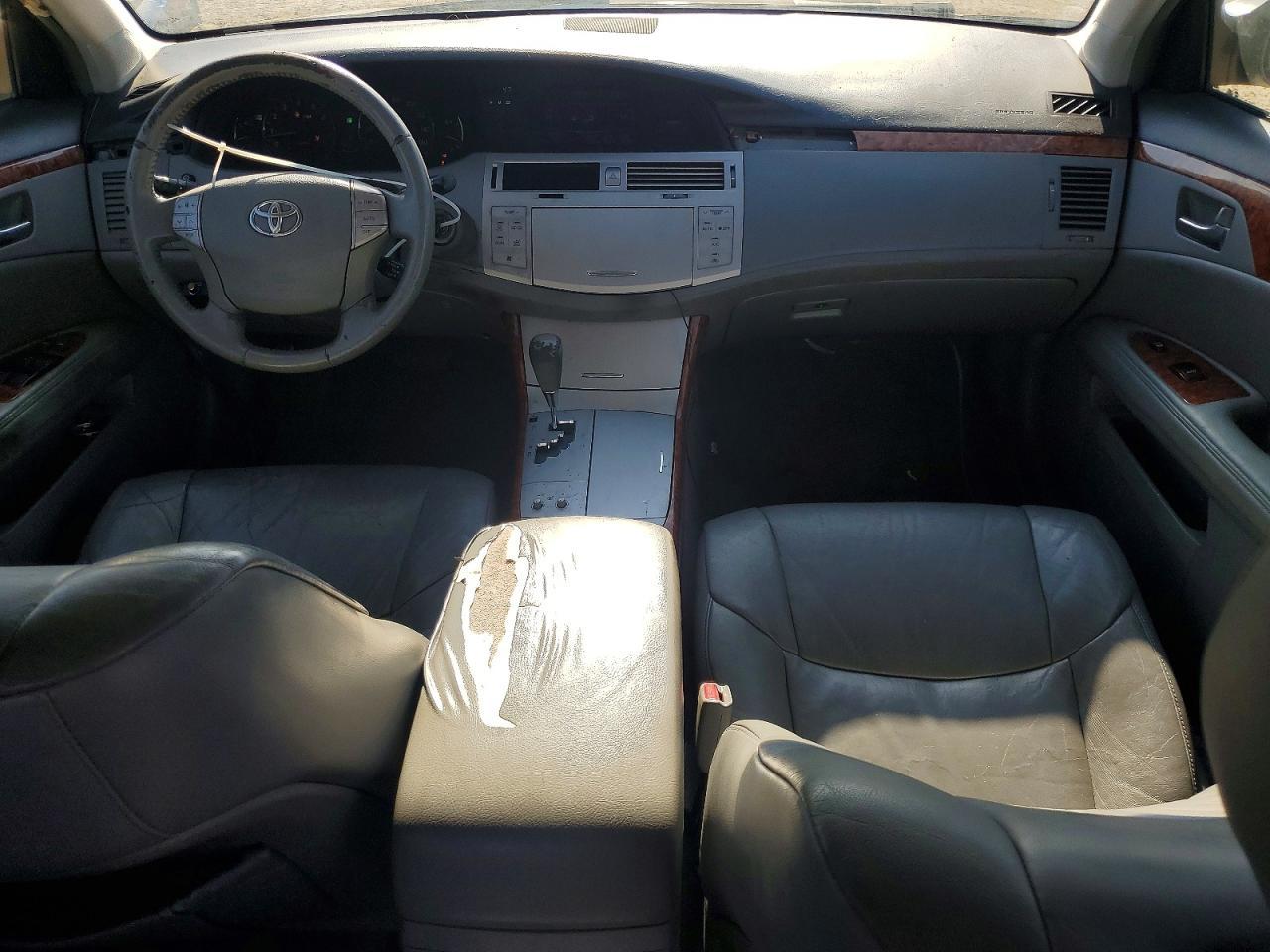 2005 TOYOTA Avalon